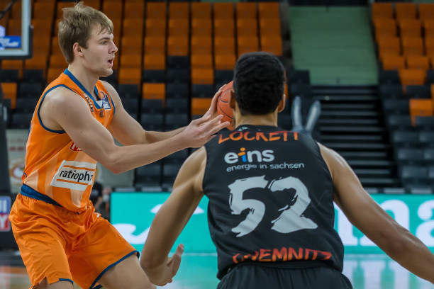 反而是在成 反而是在成