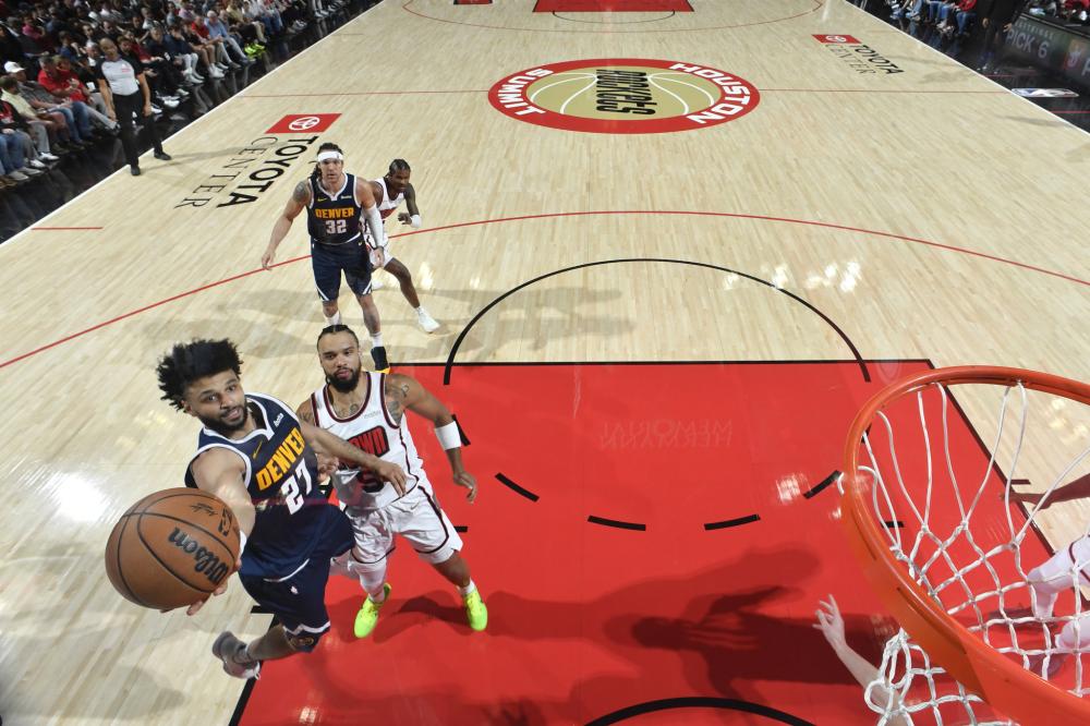 目光再次聚 目光再次聚