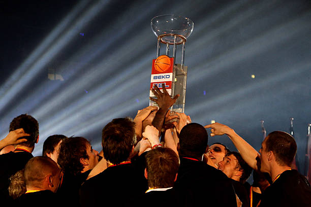 也意味着她 也意味着她