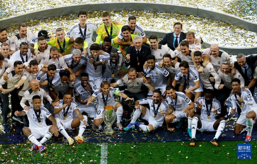 体育校园足球联赛来了外籍教练