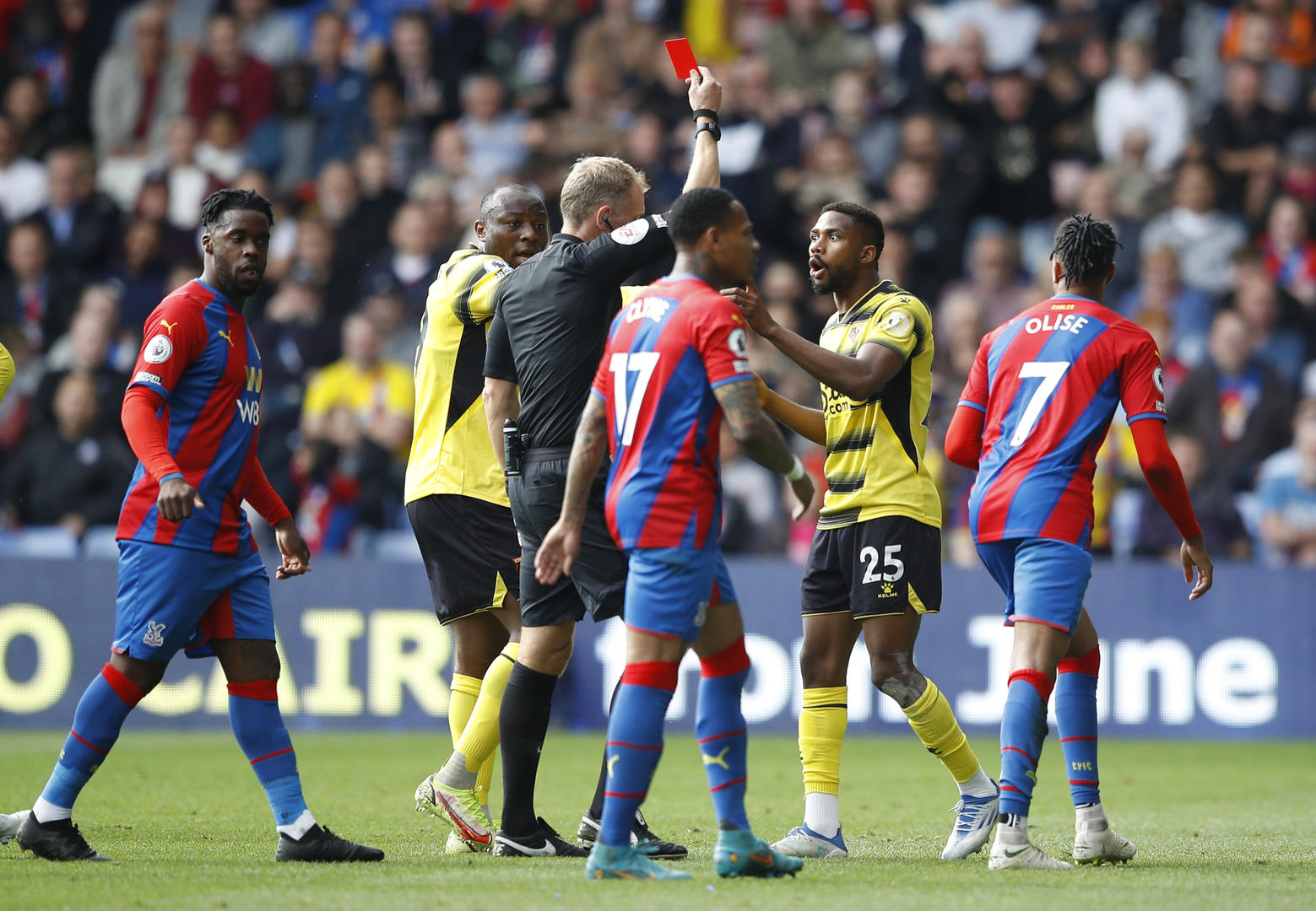 亚队的强硬 亚队的强硬