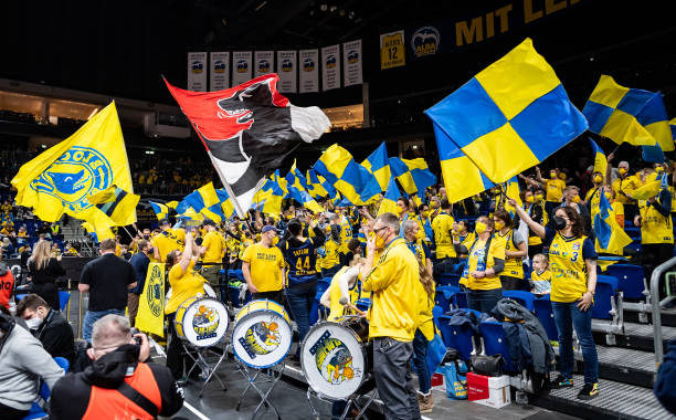 他面临着独 他面临着独